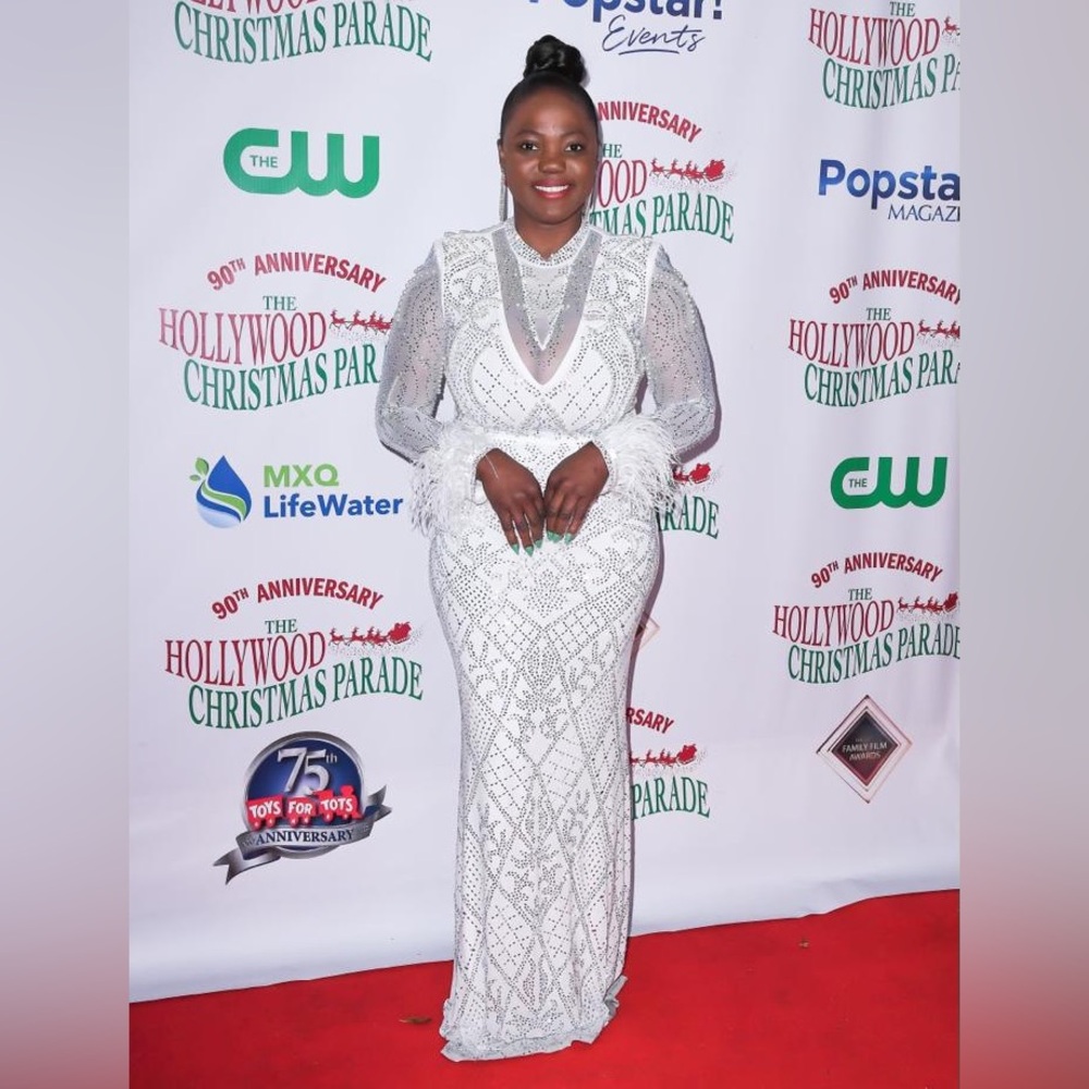 Elegant white long sleeve dress for sale. Red carpet attire. Size 8